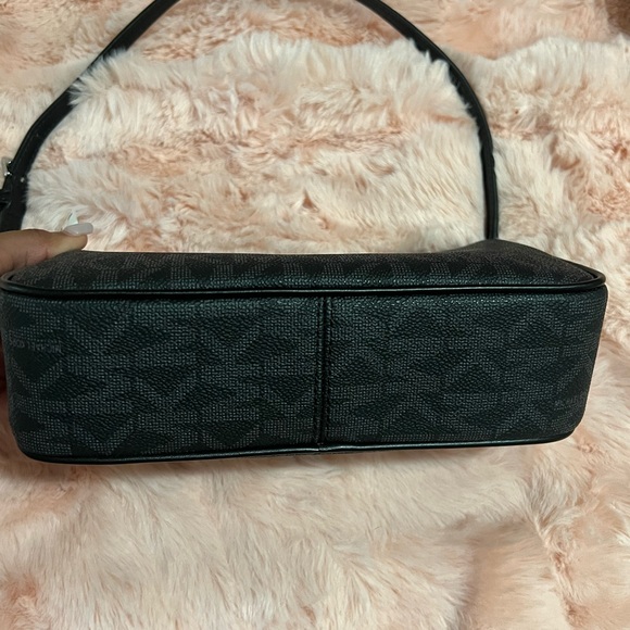 Michael Kors MD Jet Set Pouchette - Picture 7 of 10